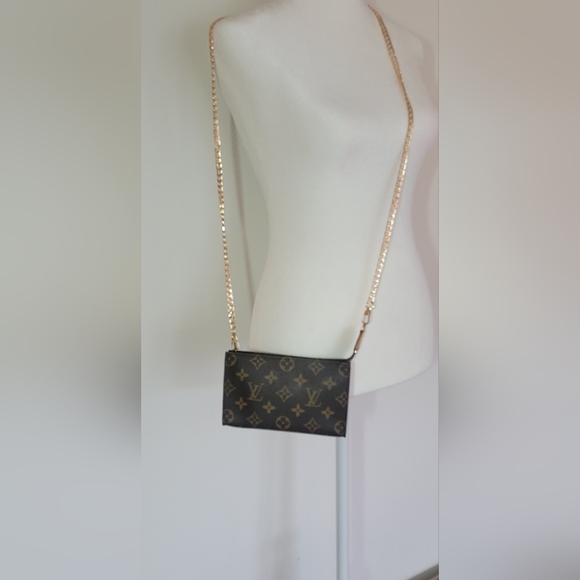 100% Authentic Louis Vuitton Monogram Pouch - Picture 4 of 13